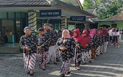 SMP Negeri 4 Sewon Awali Rangkaian Acara Peringatan HUT ke-30 dengan Karnaval