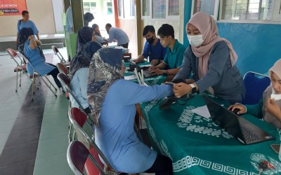 Pemeriksaan Kesehatan Guru dan Karyawan SMP Negeri 4 Sewon Tahun 2025